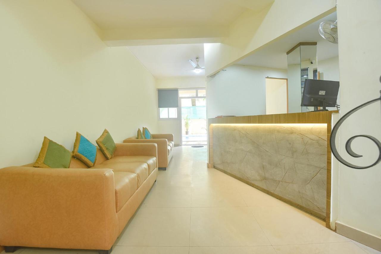 Fabexpress De Classio With Pool - Nr Candolim Beach 호텔 외부 사진