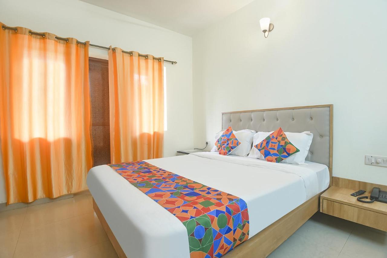 Fabexpress De Classio With Pool - Nr Candolim Beach 호텔 외부 사진
