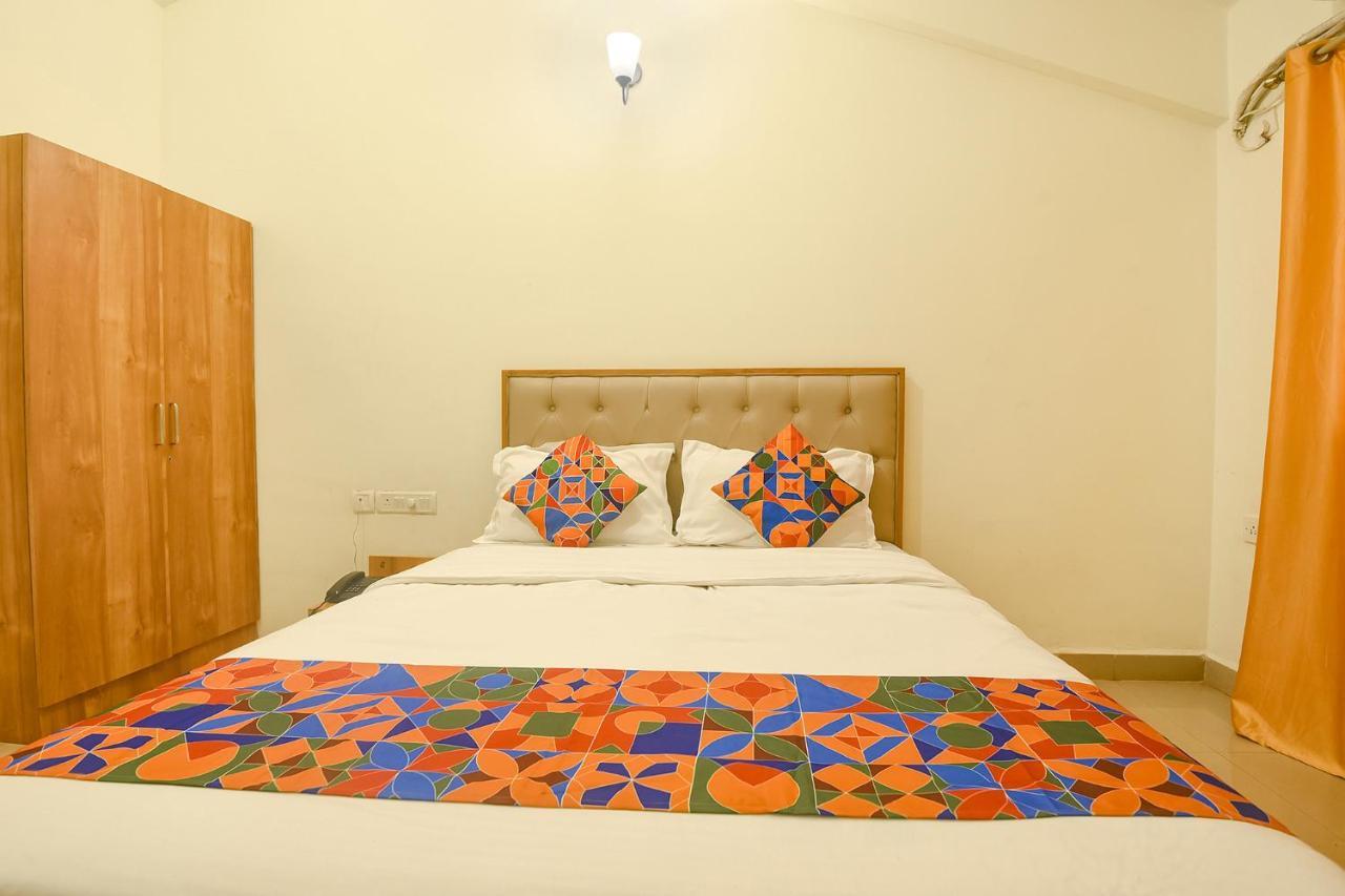 Fabexpress De Classio With Pool - Nr Candolim Beach 호텔 외부 사진