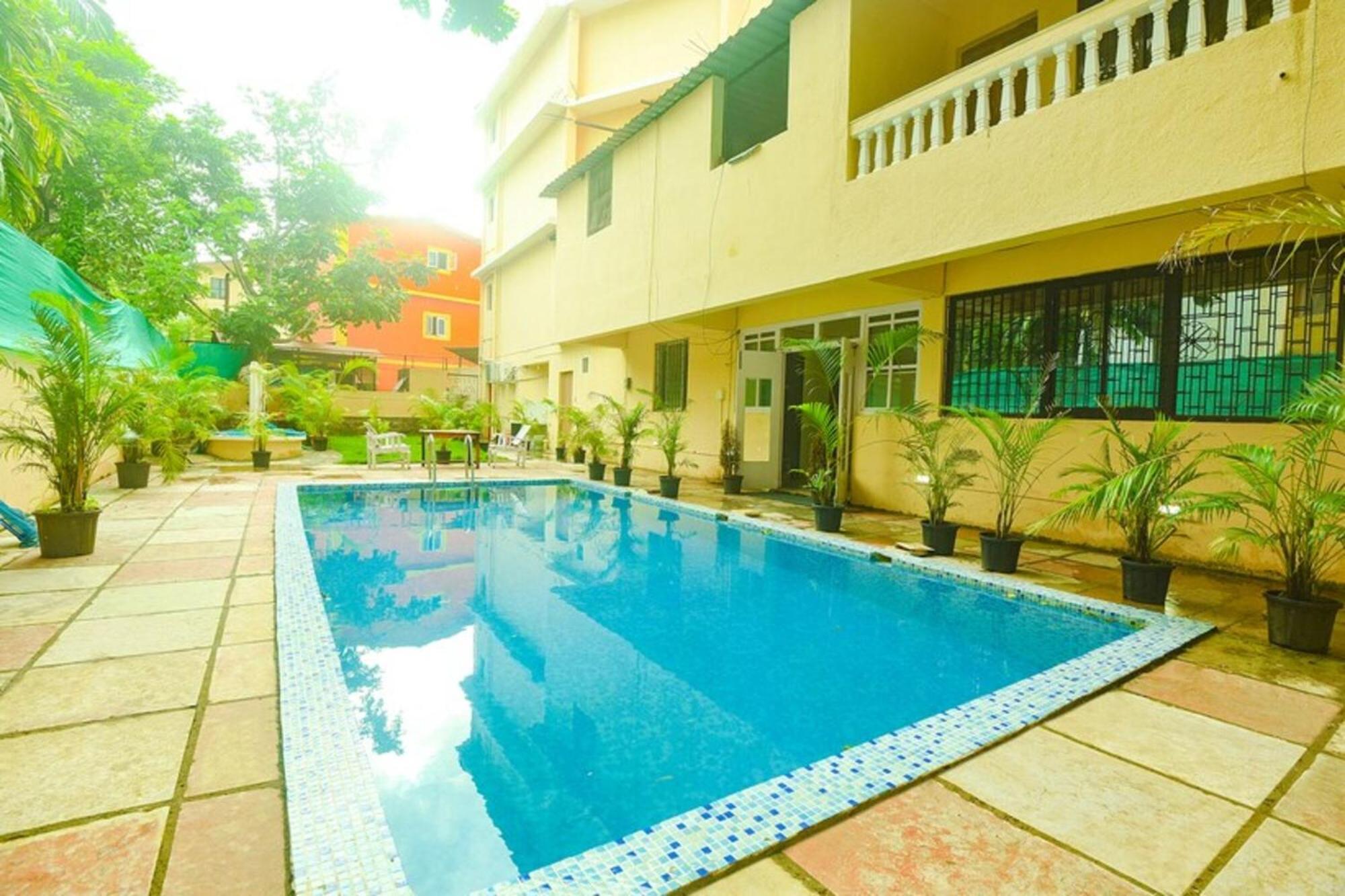 Fabexpress De Classio With Pool - Nr Candolim Beach 호텔 외부 사진